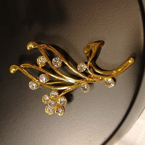 unbranded Jewelry - Rhinestone Goldtone Floral Brooch Pin Jewelry